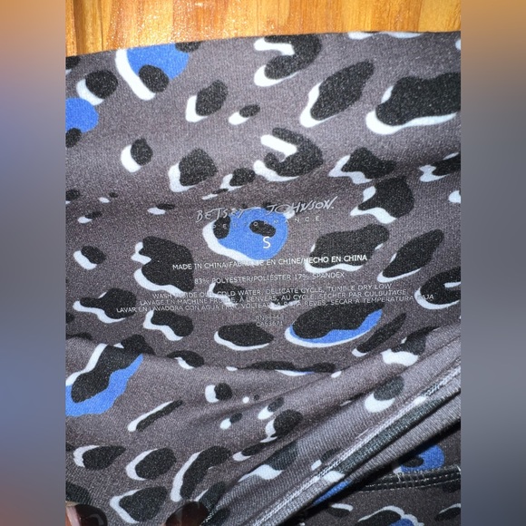 Betsey Johnson Women’s S Athletic Leggings (Cheetah Print) New with Tags - Picture 5 of 6